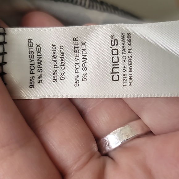 Chico's Women's Top Tee 2L Black Floral Paisley Boho Stretch Short Sleeve Blouse - Picture 3 of 7